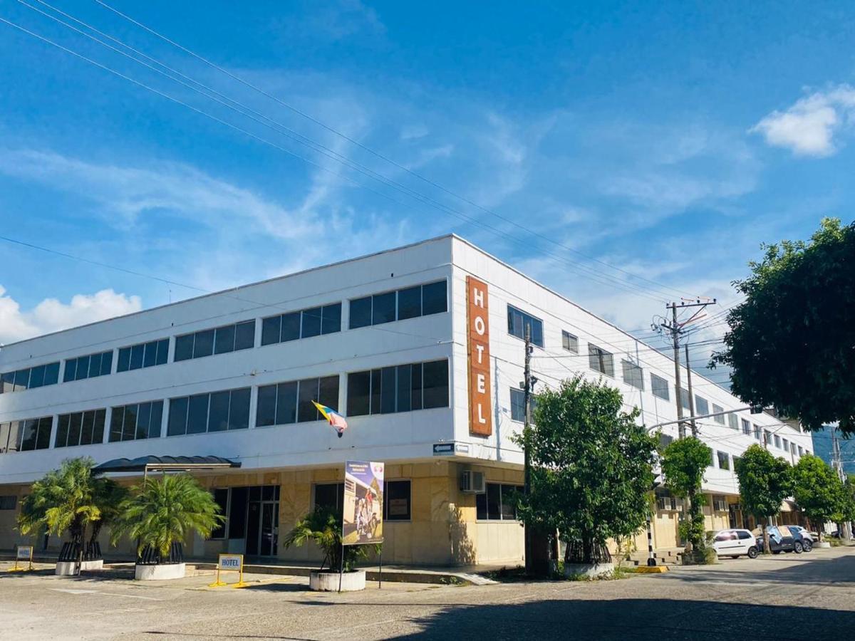 Hotel Mall Santana Del Rio 라 도라다 외부 사진