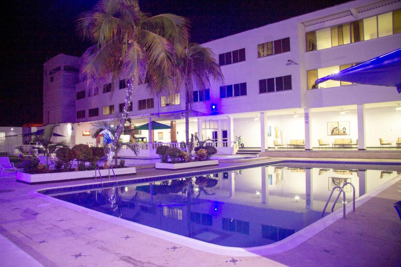 Hotel Mall Santana Del Rio 라 도라다 외부 사진