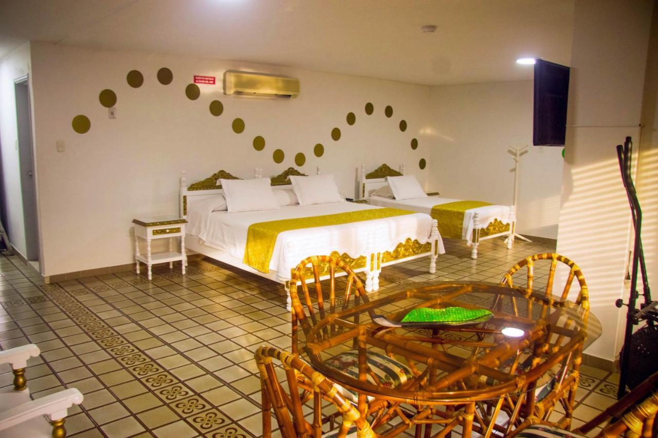 Hotel Mall Santana Del Rio 라 도라다 외부 사진
