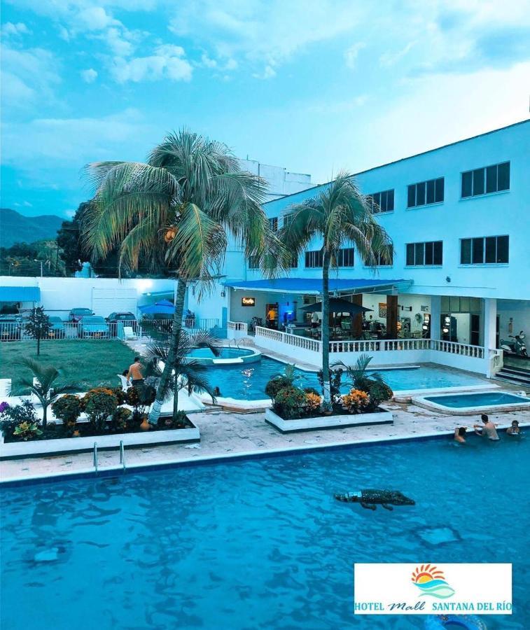 Hotel Mall Santana Del Rio 라 도라다 외부 사진