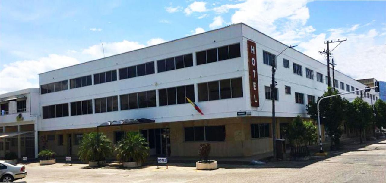 Hotel Mall Santana Del Rio 라 도라다 외부 사진