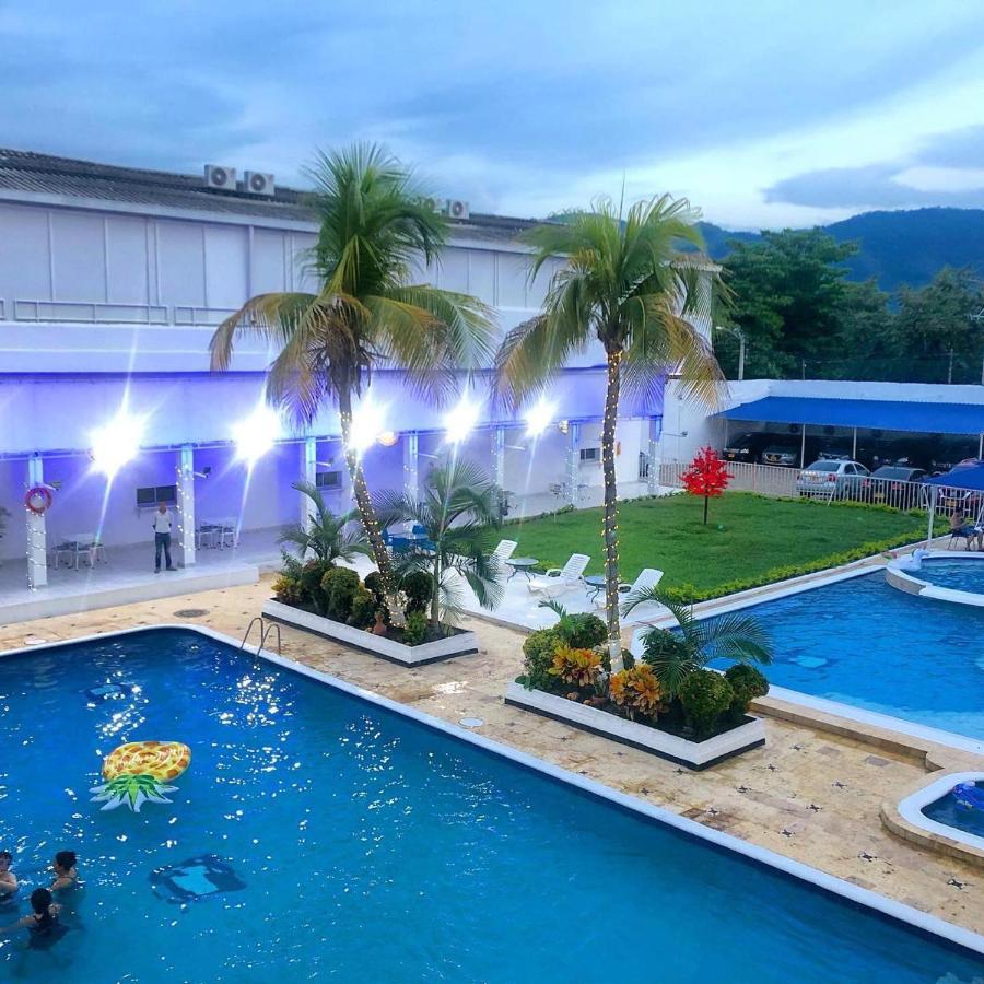 Hotel Mall Santana Del Rio 라 도라다 외부 사진