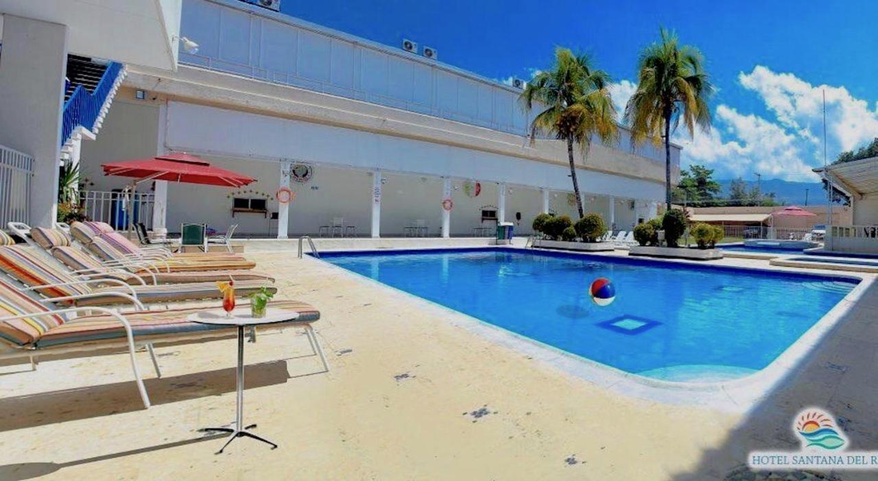 Hotel Mall Santana Del Rio 라 도라다 외부 사진